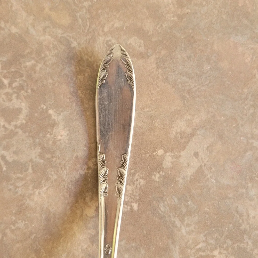 King Edward Silverplate Gravy Ladle 1951 Ornate Floral Design‎ Serving Antique